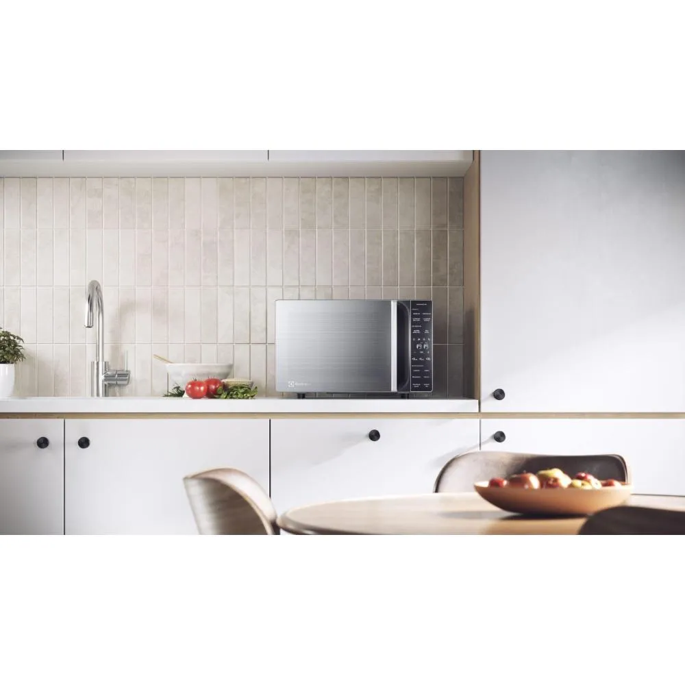 Micro-ondas Electrolux 23L cor Inox Efficient com Descongelamento Assistido (ME23S)