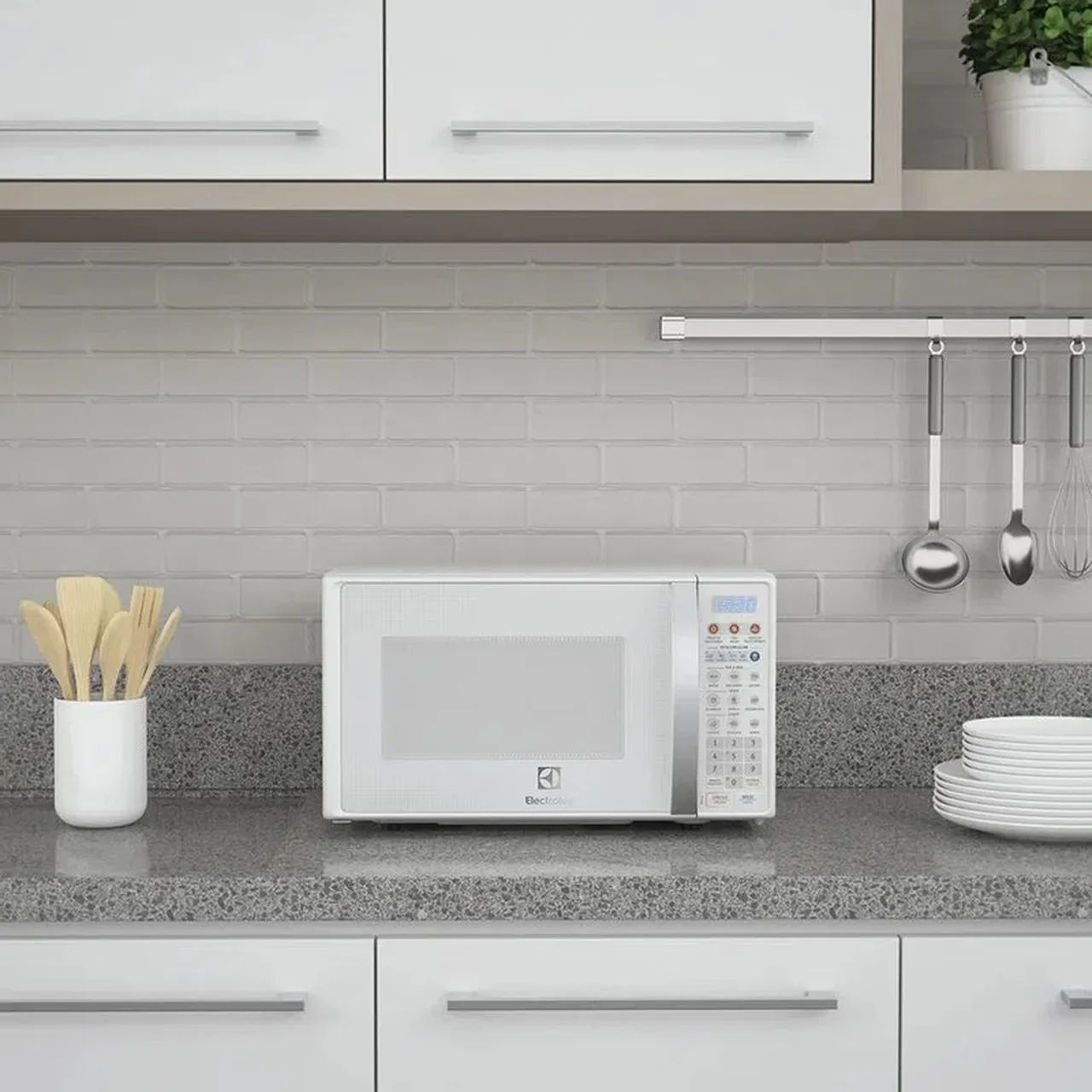 Micro-ondas Electrolux 20L Branco com Função Tira Odor e Descongelar (MTO30)