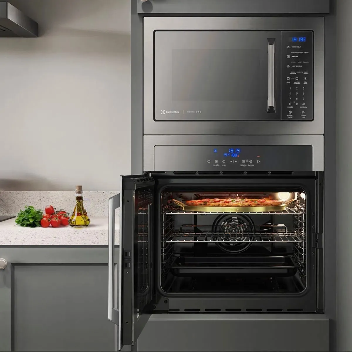 Micro-ondas Electrolux 34L cor Inox Home Pro com Grill e Função Tira Odor (MX43T)
