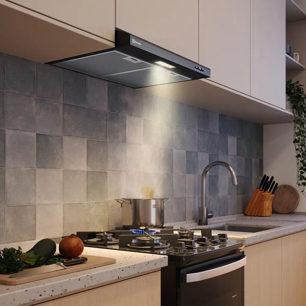 Depurador de Ar Electrolux 60cm Preto Alto Poder de Sucção, Luz LED e Filtragem Dupla (DE6SB)