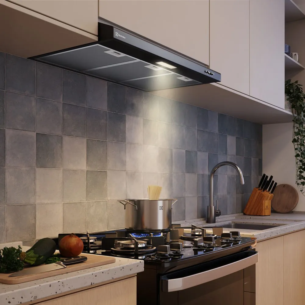 Depurador de Ar Electrolux 80cm Preto Alto Poder de Sucção, Luz LED e Filtragem Dupla (DE8SB)
