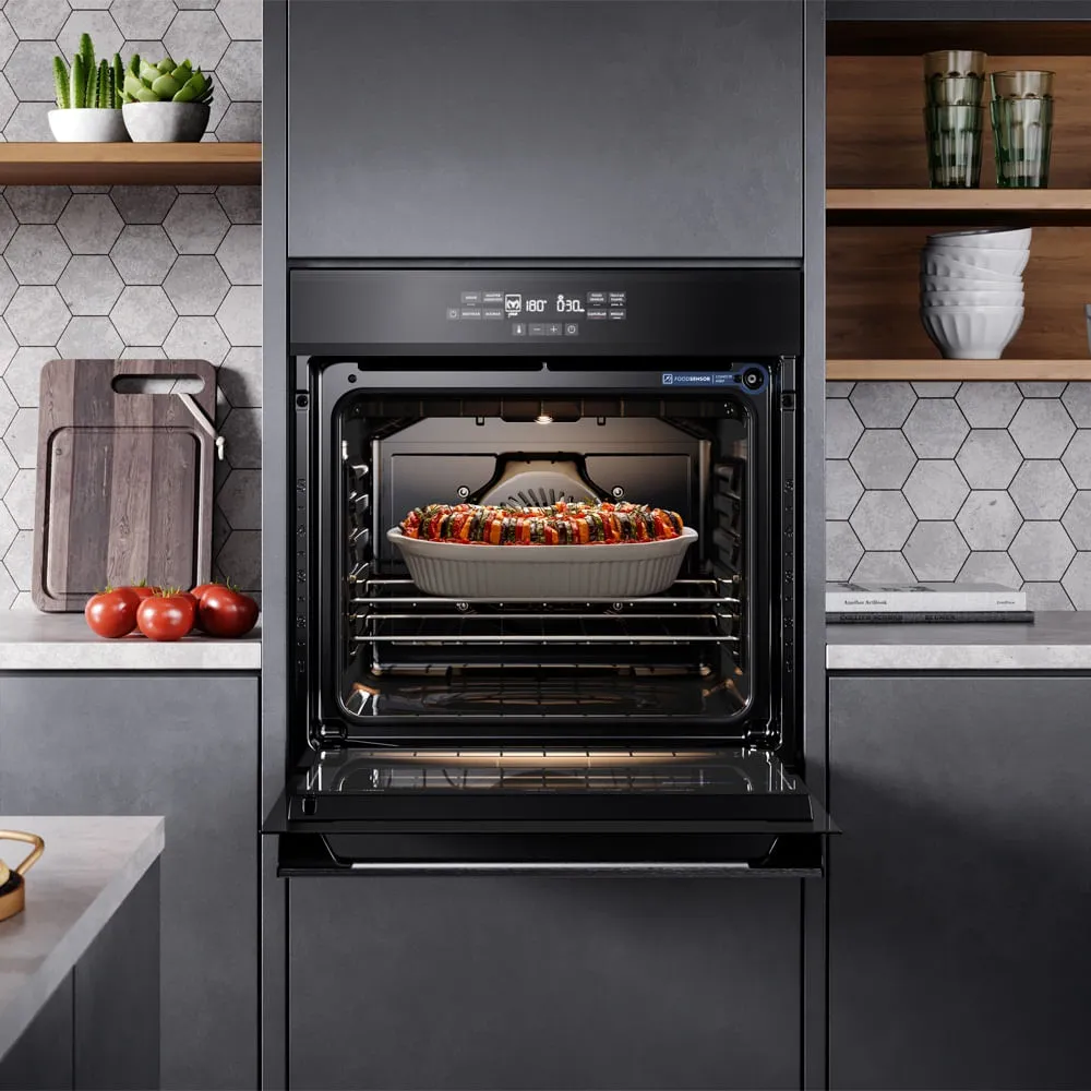 Forno de Embutir Electrolux Elétrico 80L Experience com FoodSensor Preto (OE8EF)