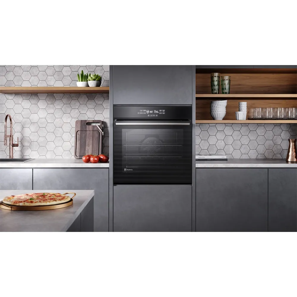 Forno de Embutir Electrolux Elétrico 80L Experience com FoodSensor Preto (OE8EF)