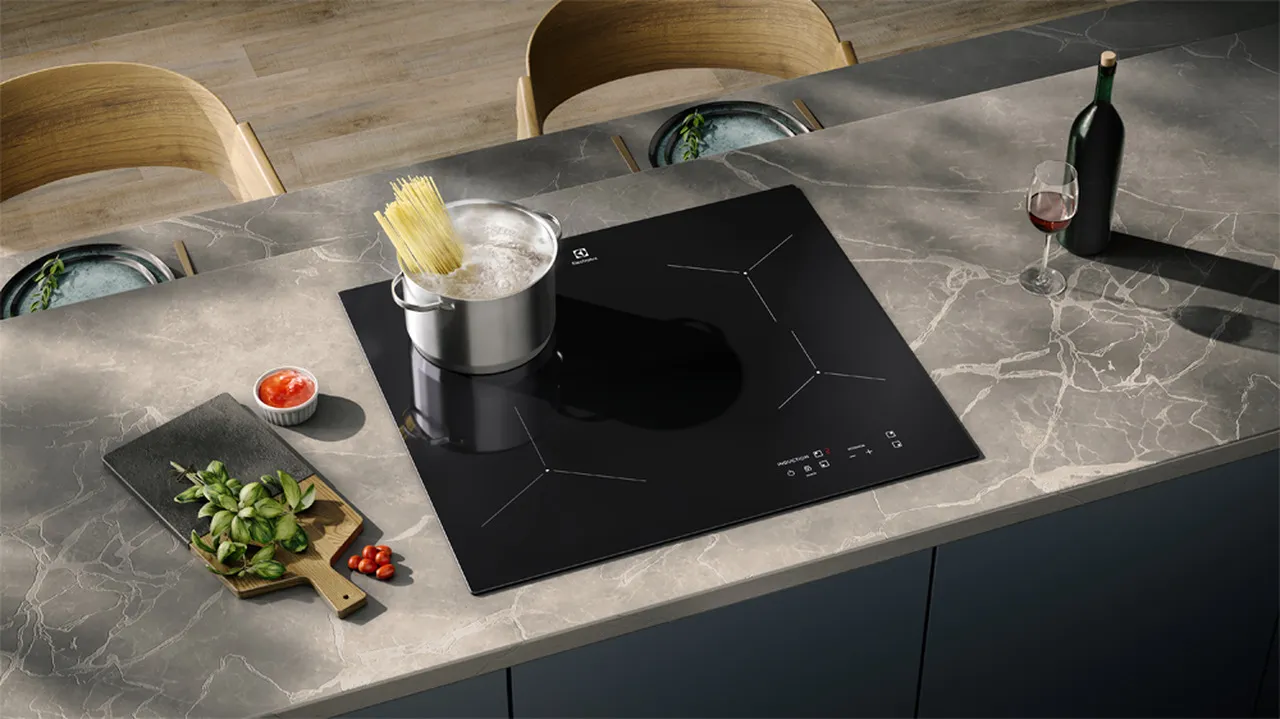Cooktop 4 Bocas de Indução Electrolux Efficient com Powerboost (IE6LP)