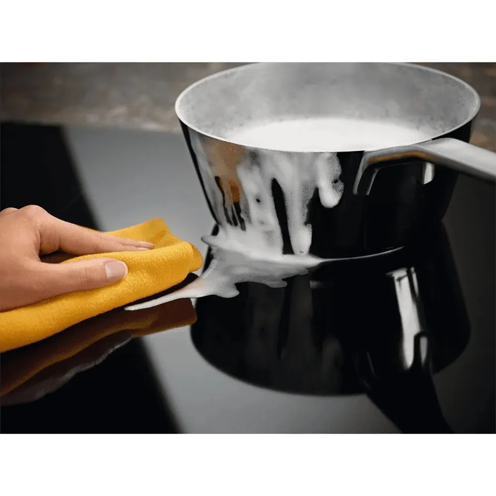 Cooktop 4 Bocas de Indução Electrolux Expert com Flexi Cook e Timer (IE8FB)