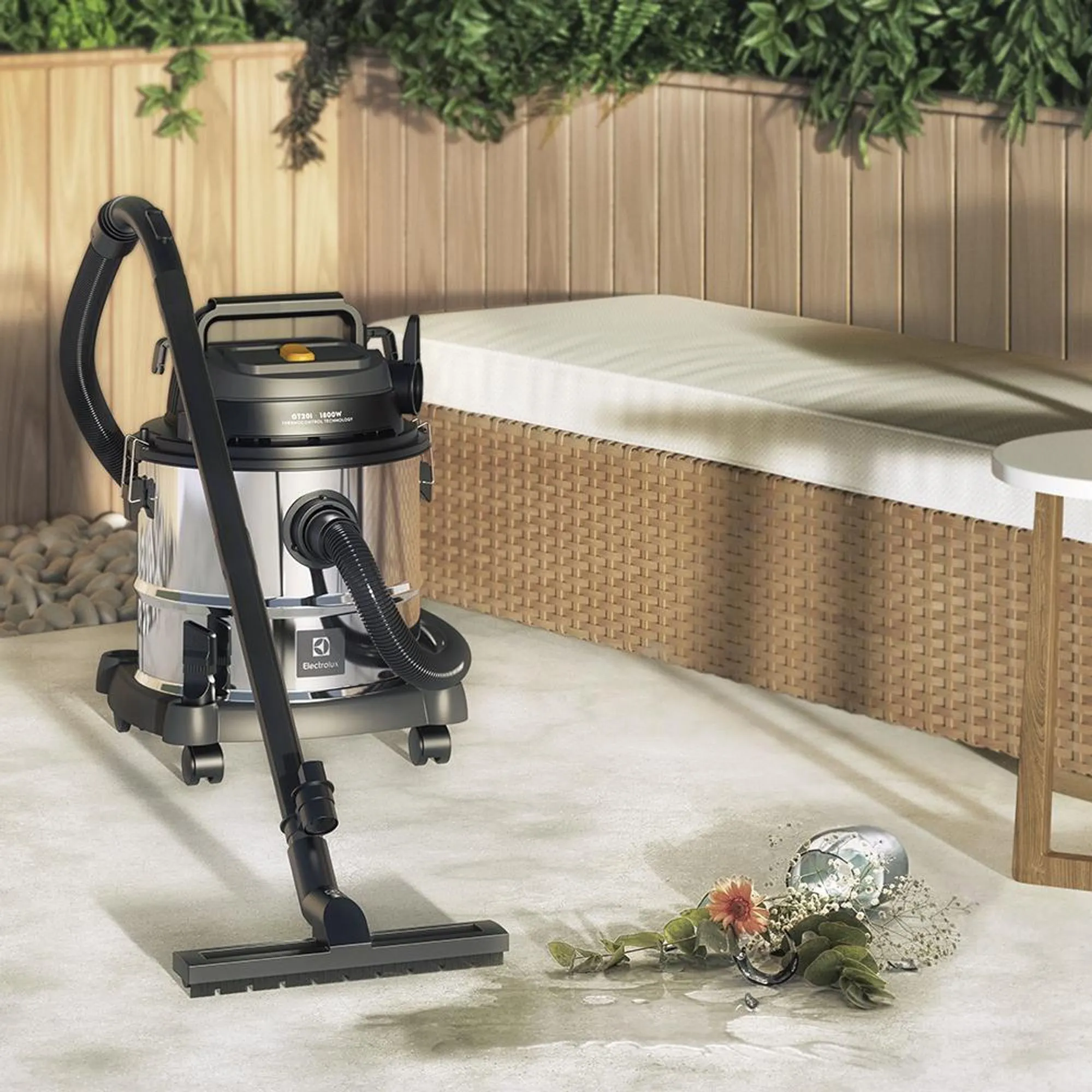 Aspirador de Pó e Água Electrolux 1500W 12L com ThermoControl e Função Sopro Inox (GT12l)