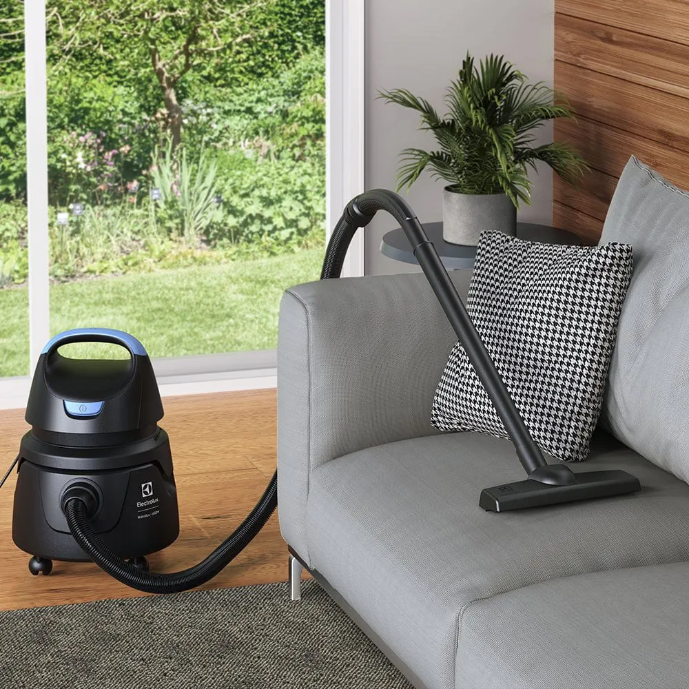 Aspirador de Pó e Água Electrolux 1400W c/ Conjunto de Acessórios e Rodas 360° (AWD01)
