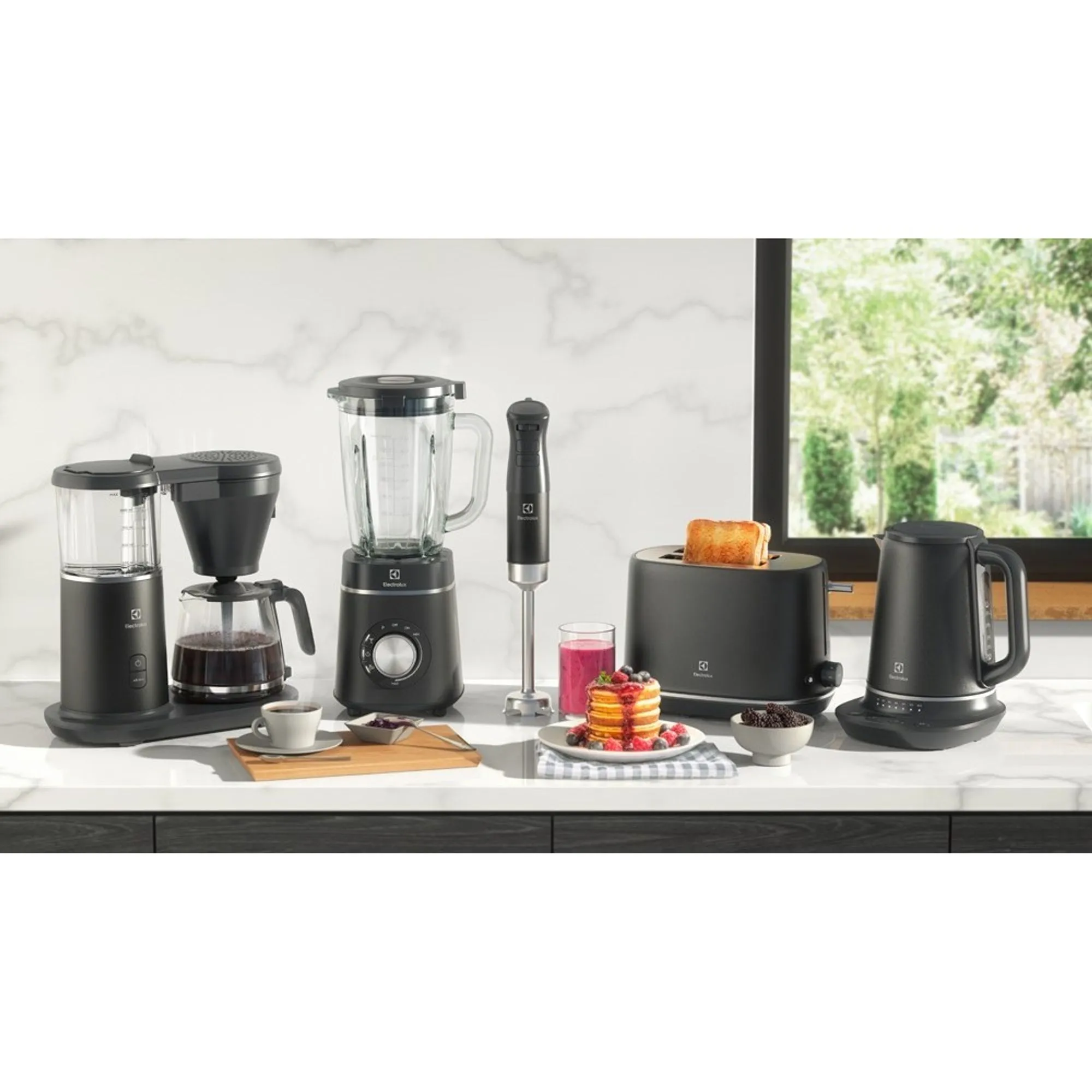 Liquidificador Electrolux 1200w 1,75L Expert com Copo de Vidro e Tecnologia TruFlow Power System Preto (BLP70)