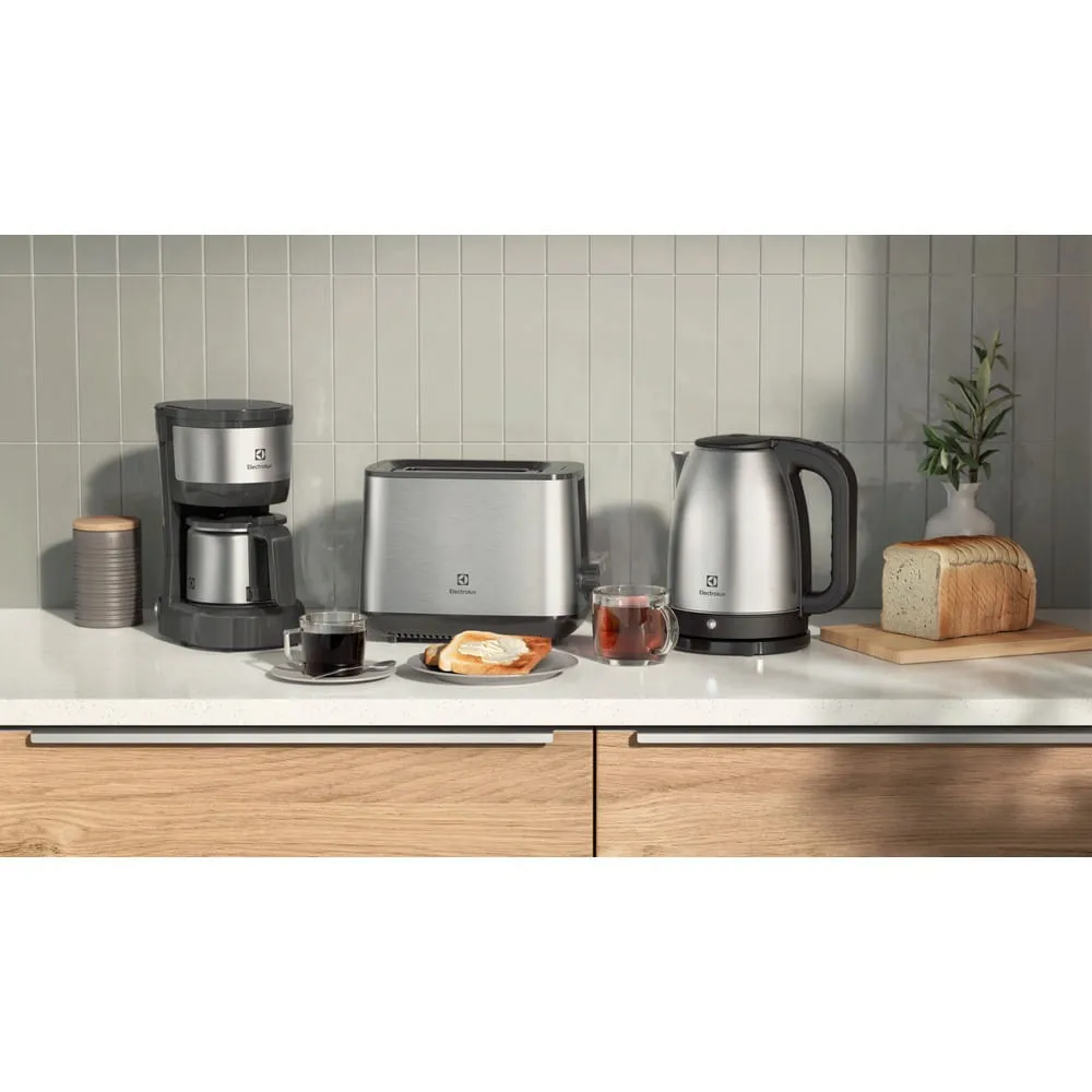 Cafeteira Elétrica Electrolux 15 Xícaras Efficient com Jarra Inox (ECM12)