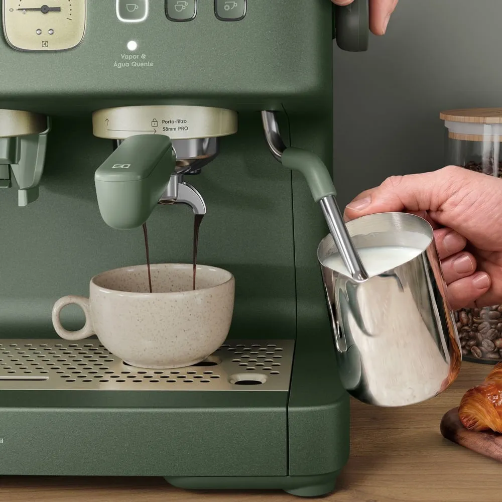 Cafeteira Espresso Electrolux Verde Moedor Integrado Linha 100 anos Celebre Rituais (ECM95)