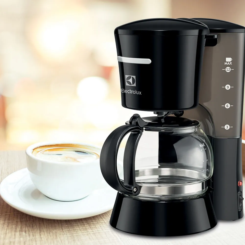 Cafeteira Elétrica Electrolux 12 Xicaras Easyline com Sistema Corta Pingos Preta (CMB31)