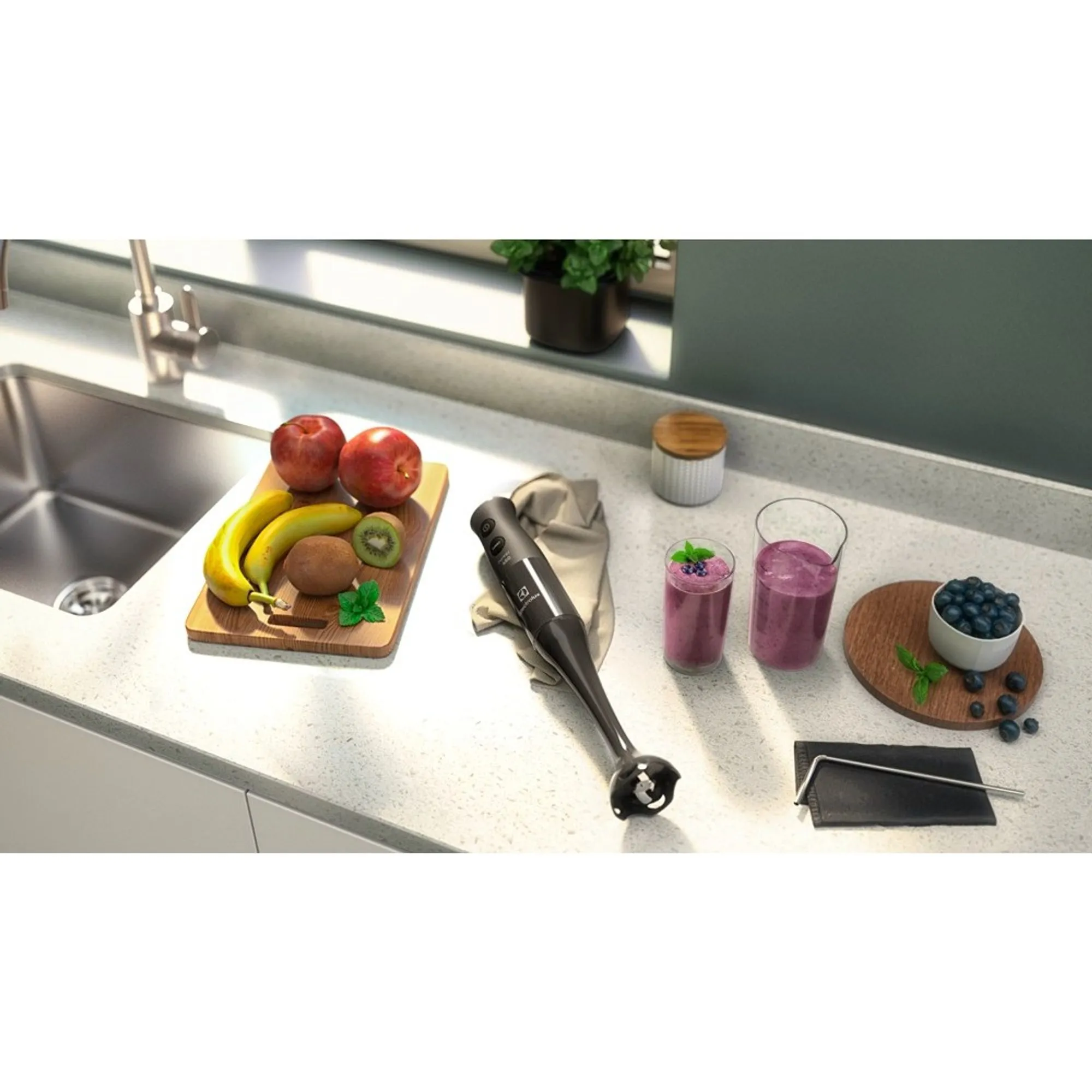 Mixer Electrolux Preto 400W com Tecnologia TruFlow (EIB05)