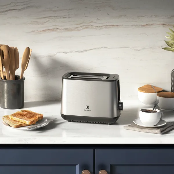 Torradeira Elétrica Electrolux Inox Experience com 7 Níveis de Tostagem (ETS25)