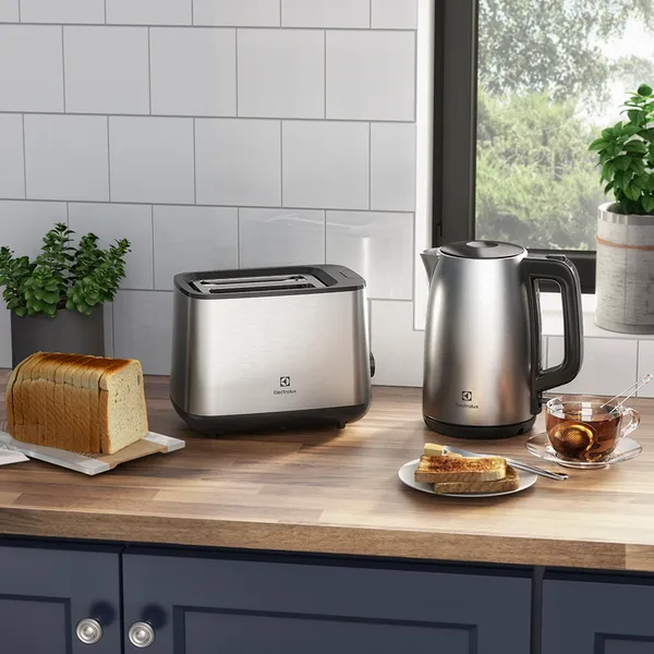 Chaleira Elétrica Electrolux 1,7L Experience com Desligamento Automático (EEK25)