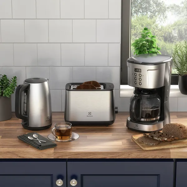 Chaleira Elétrica Electrolux 1,7L Experience com Desligamento Automático (EEK25)