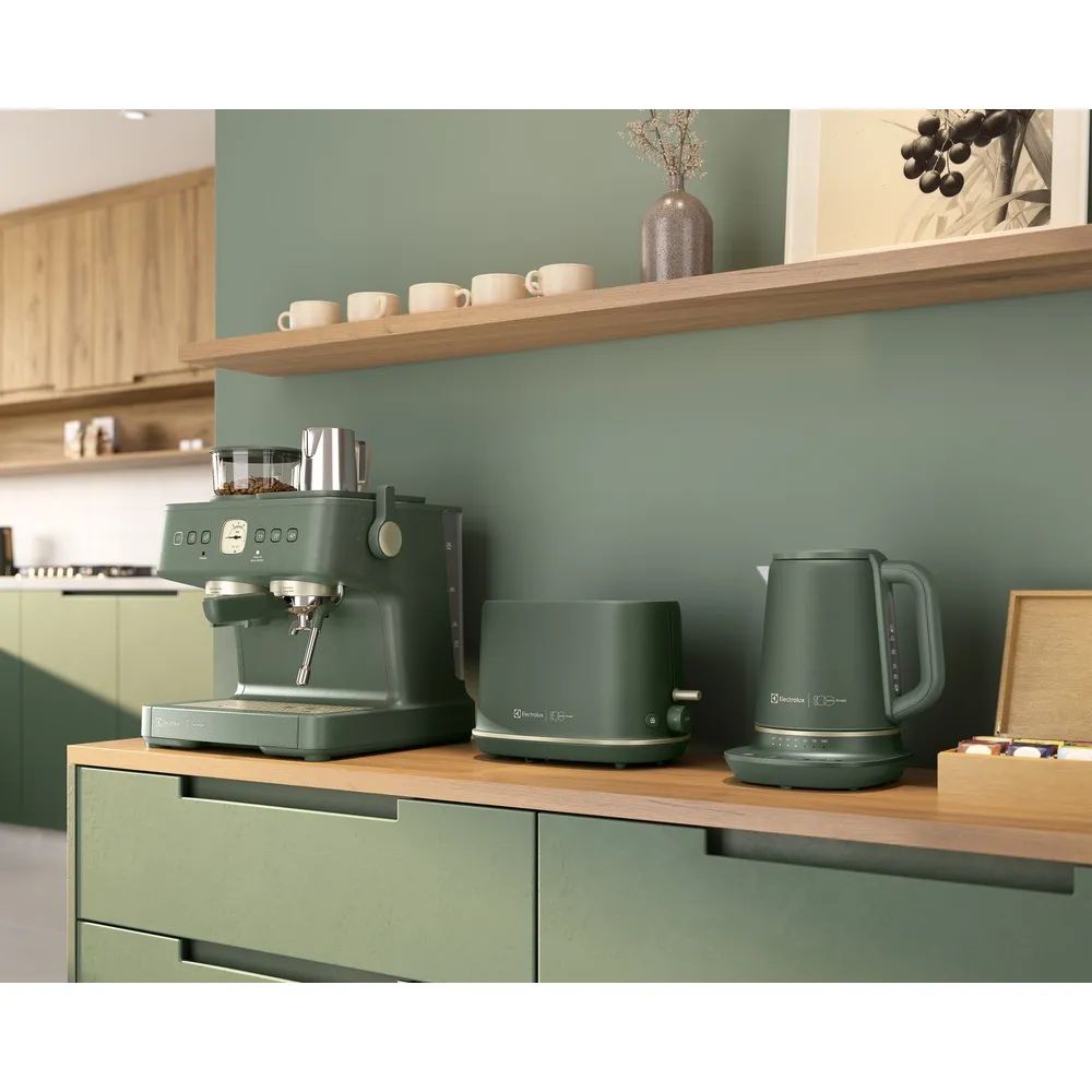 Chaleira Elétrica Electrolux 1,7L Verde Linha 100 anos Celebre Pausas (EKP75)