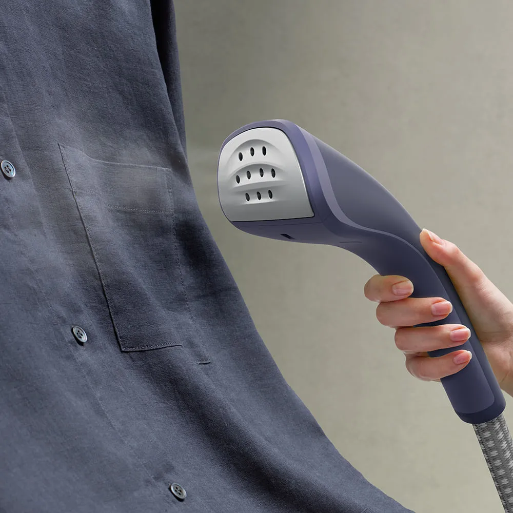 Vaporizador Higienizador de Roupas Electrolux Expert com Tábua de Passar Regulável (EGS20)
