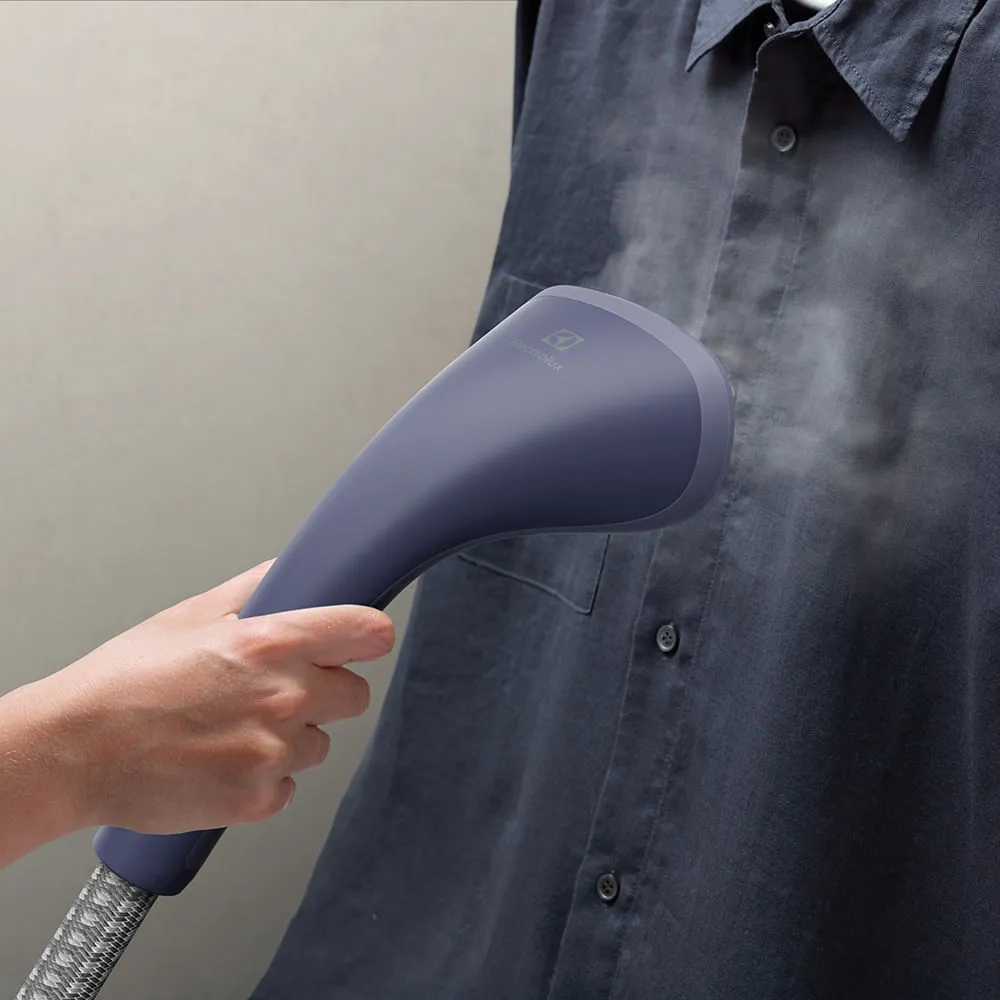 Vaporizador Higienizador de Roupas Electrolux Expert com Tábua de Passar Regulável (EGS20)