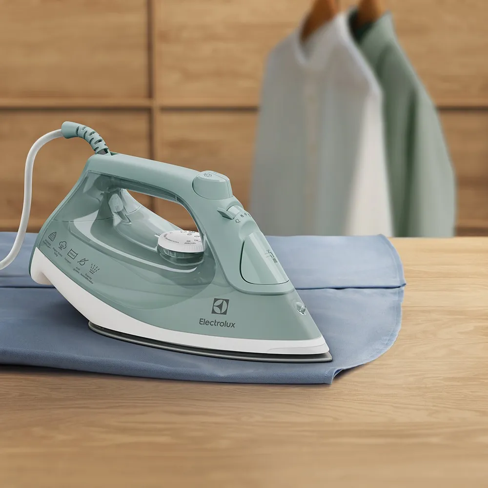 Ferro de Passar a Vapor e a Seco Electrolux Verde Claro Experience com PowerVapour (ESI51)