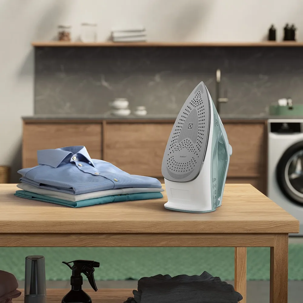 Ferro de Passar a Vapor e a Seco Electrolux Verde Claro Experience com PowerVapour (ESI51)