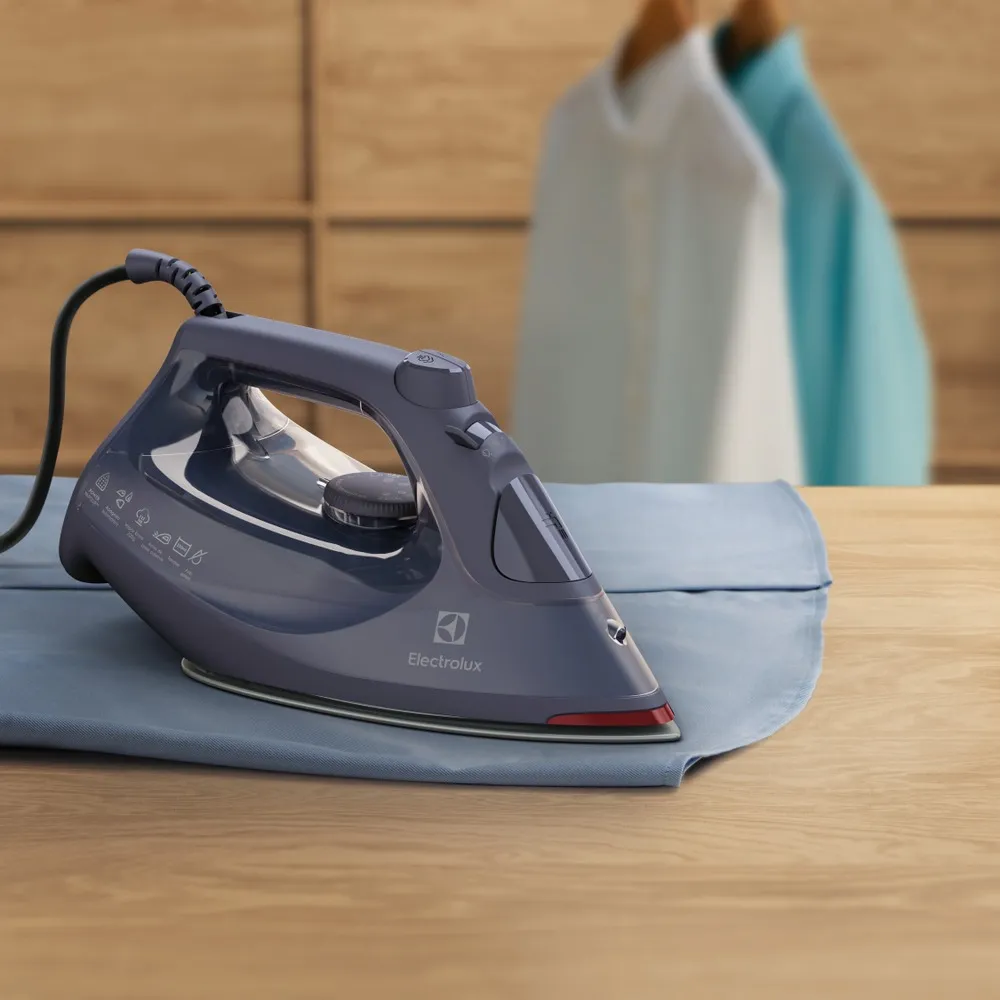 Ferro de Passar a Vapor e a Seco Electrolux Experience com PowerVapour e Desligamento Automático (ESI70)