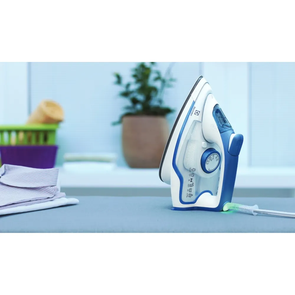 Ferro de Passar Roupa a Vapor e a Seco Electrolux Precision Line com Vapor Vertical (SIN10)