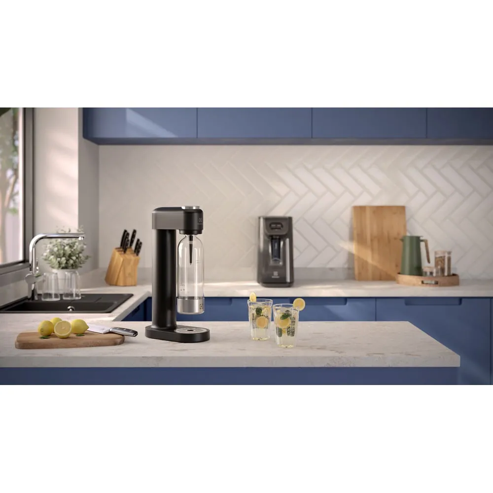 Gaseificador de Água Electrolux Preto com Cilindro e 2 Garrafas ESM03
