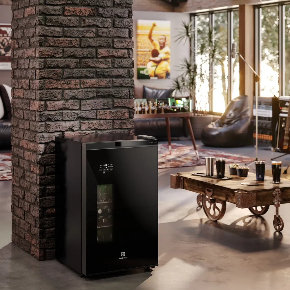 Cervejeira Home Bar Electrolux Frost Free 100L Porta de Vidro Preta (EB100)