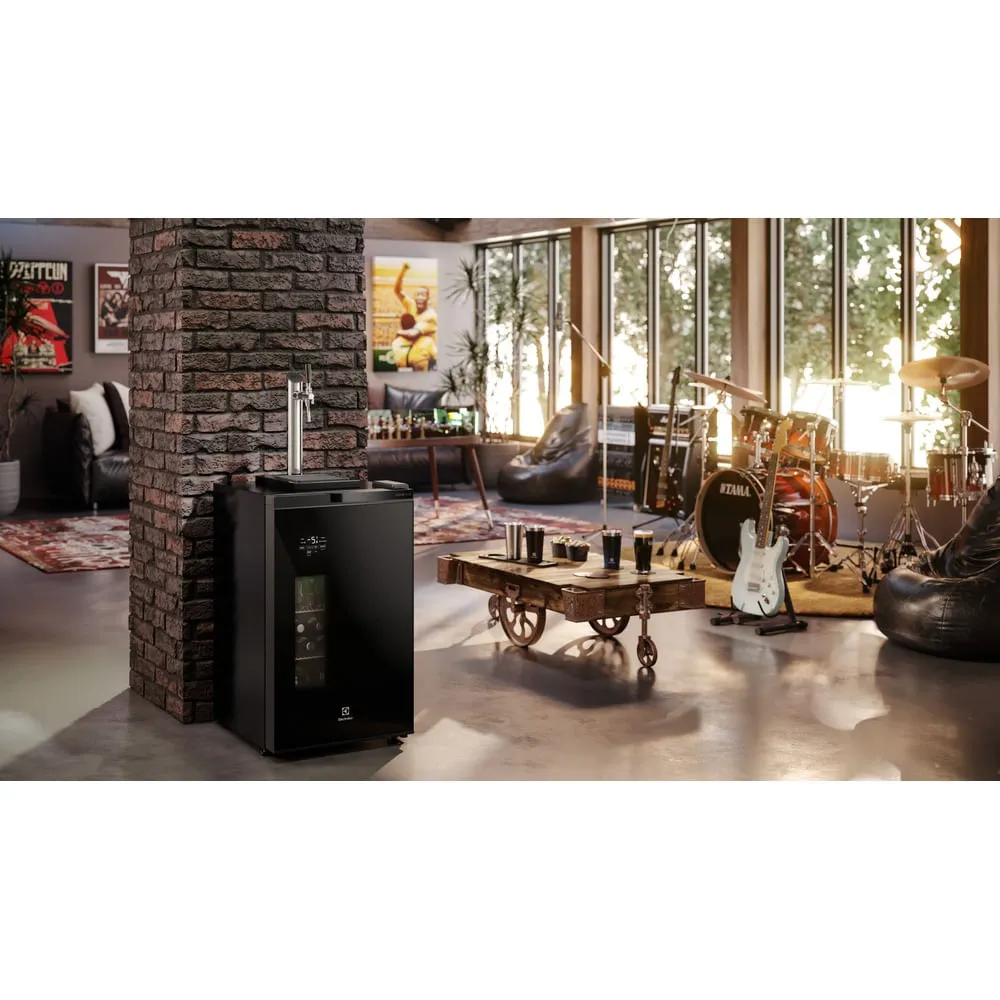 Cervejeira Home Bar Electrolux Frost Free 100L com Torre de Chopp e Porta de Vidro Preta (EB10C)