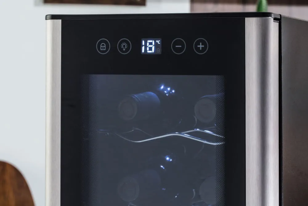 Adega de Vinho Climatizada Electrolux 8 garrafas Uma Porta Acabamento em Alumínio (ACB08)