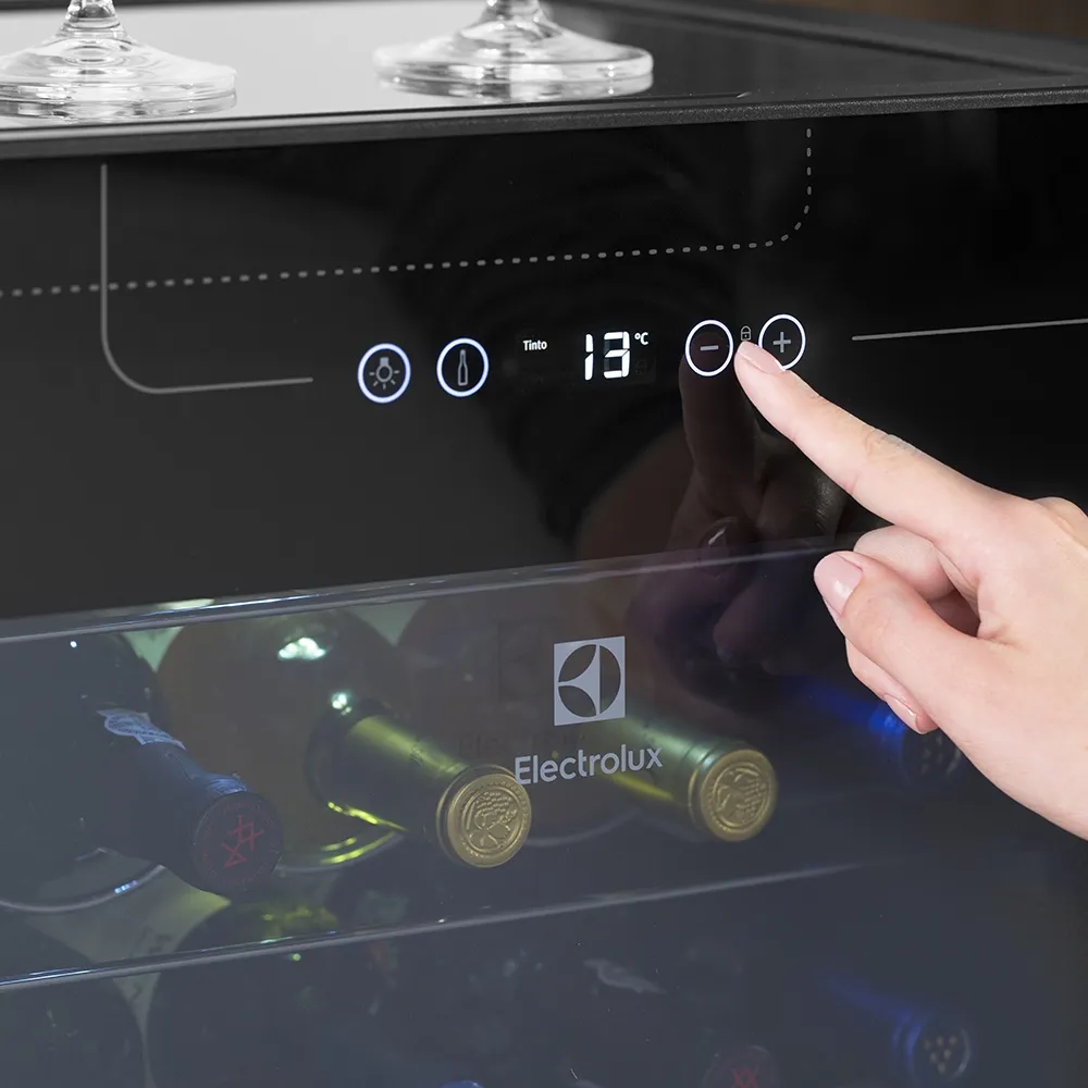 Adega de Vinho Climatizada Electrolux 34 Garrafas Uma Porta Com Acabamento Em Inox (ACS34)
